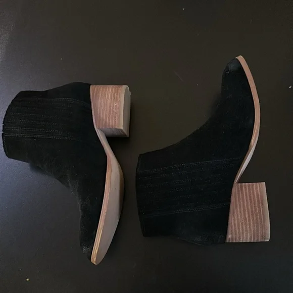 Aldo Booties - Picture 1 of 6